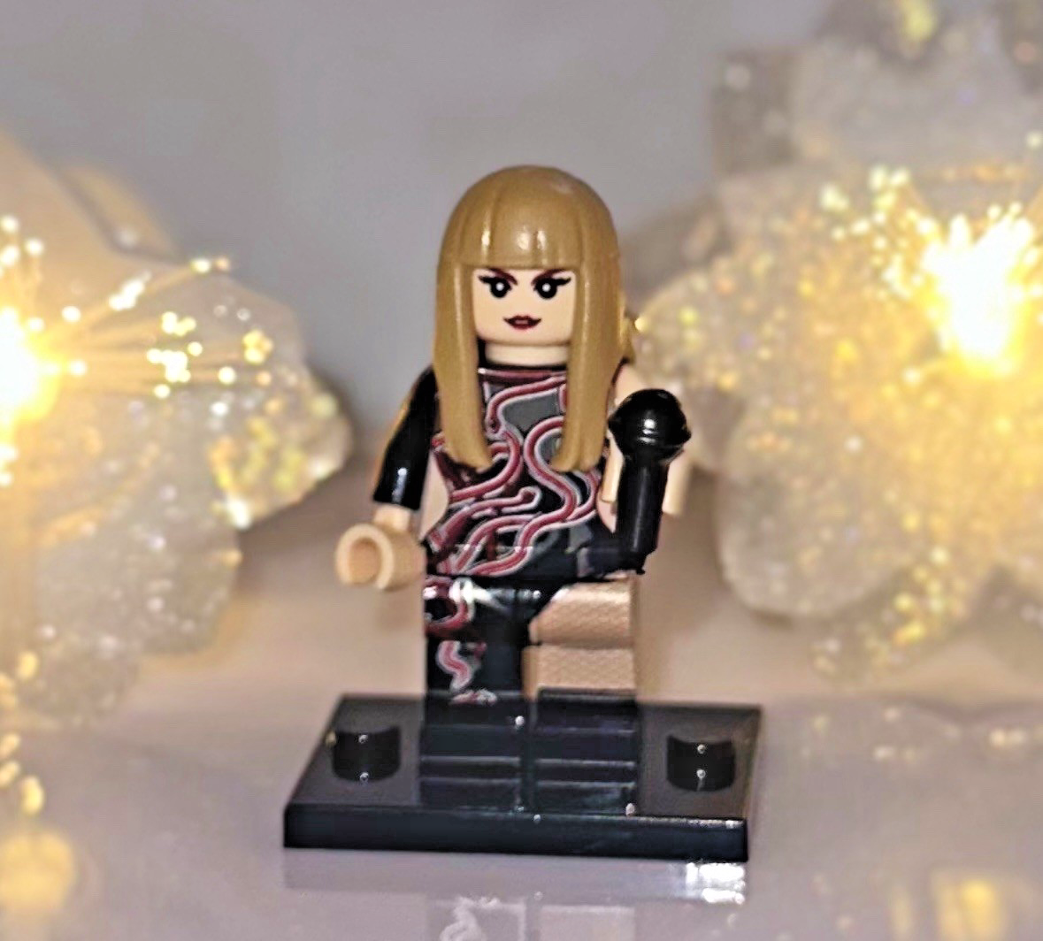 Cute Taylor Inspired 3D Mini Figure On Stand Eras Gift Cake Topper Brick