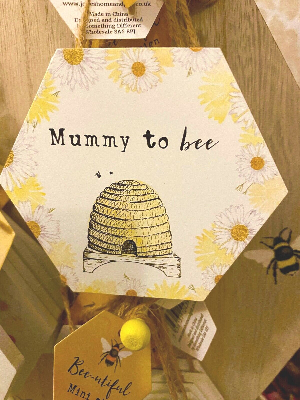 Queen Bee - eutiful wood hanging Wall signs gift Teacher Mum to be Plaque