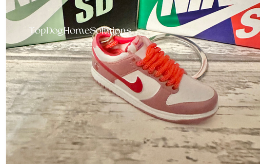 Nike Keyring Dunks Strange Love Low SB Trainer Sneaker Pink 3D Keychain no box