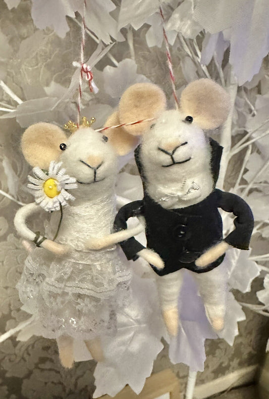 FELT WEDDING MICE MOUSE BRIDE GROOM CAKE TOPPER HANGING TREE GIFT NEEDLE FELTED