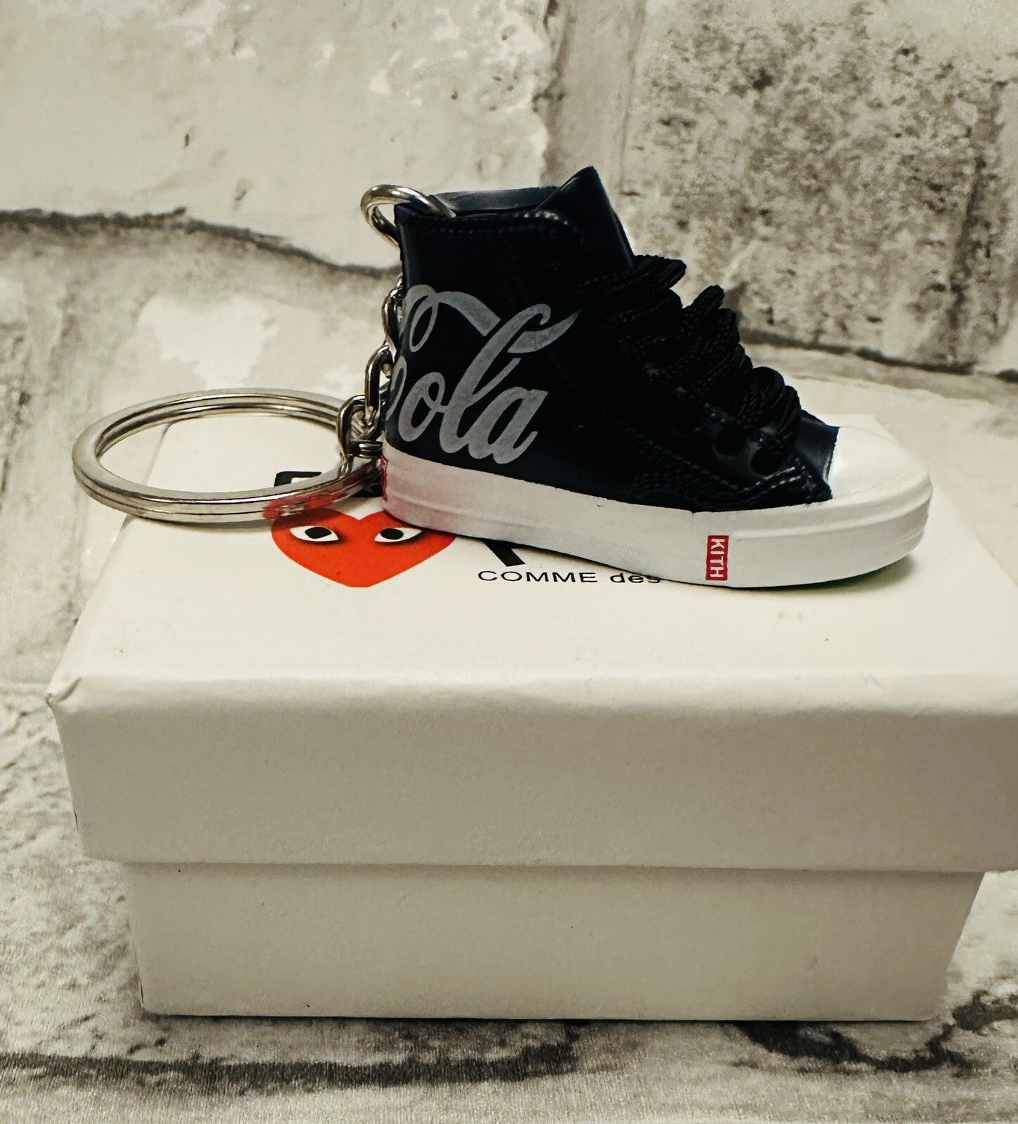 Black Converse Sneaker Keyring Coke Chuck Taylor AllStar Coca Cola High Gift Box