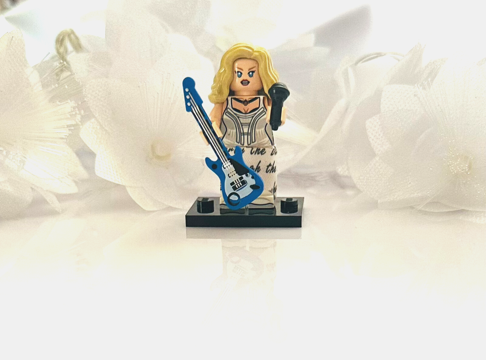 Cute Taylor Inspired 3D Mini Figure On Stand Eras Gift Cake Topper Brick