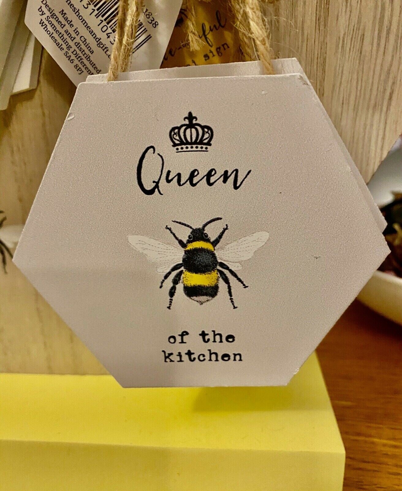 Queen Bee - eutiful wood hanging Wall signs gift Teacher Mum to be Plaque