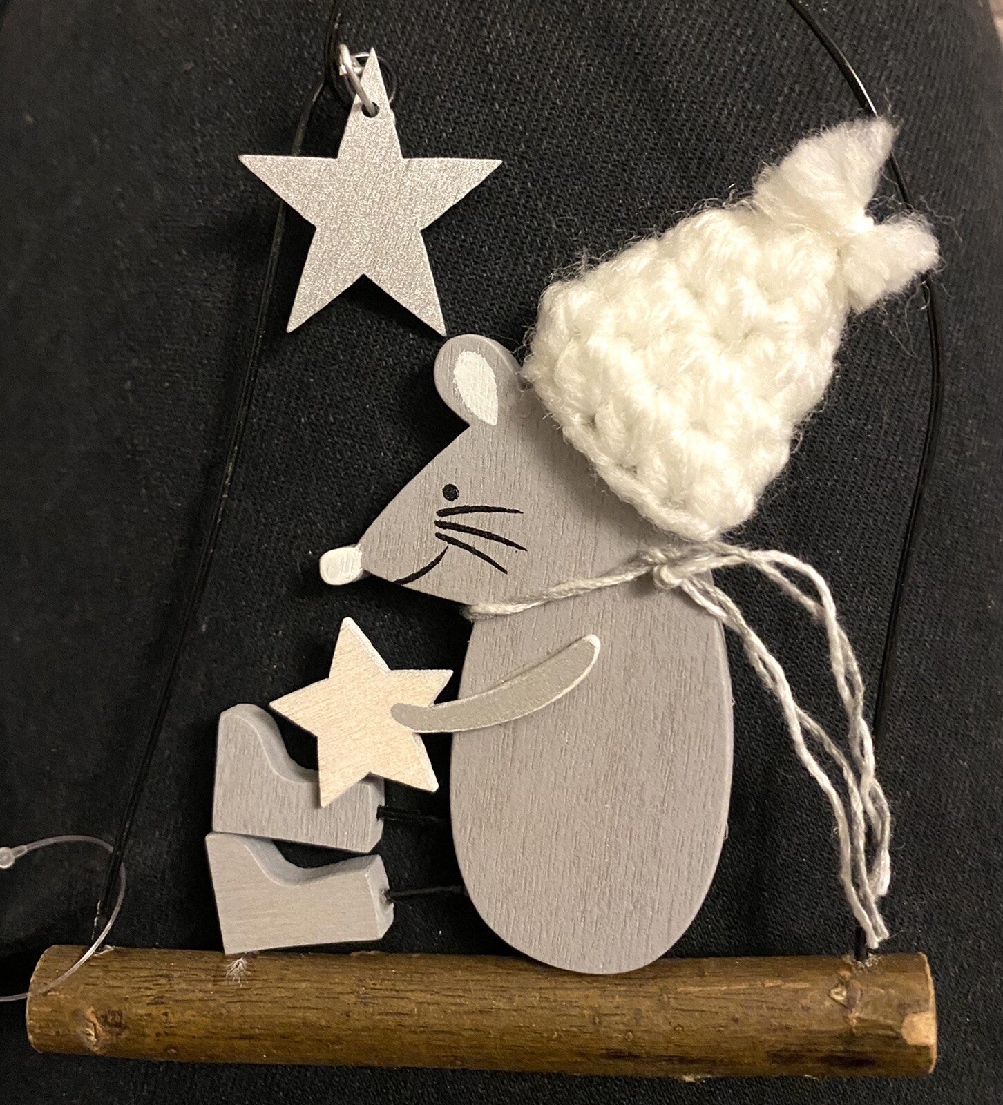Christmas Mrs Mouse Hanging on a Branch Scene & Star Decoration 9 x14cm