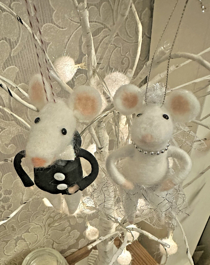 FELT WEDDING MICE MOUSE BRIDE GROOM CAKE TOPPER HANGING TREE GIFT NEEDLE FELTED