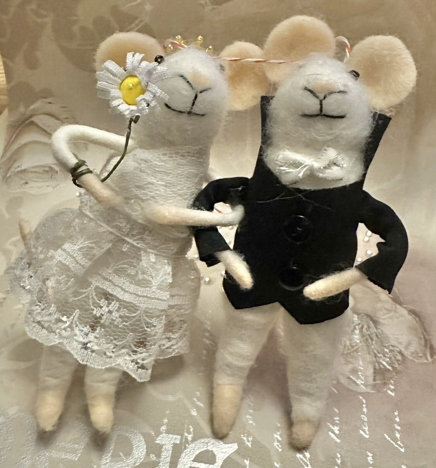 FELT WEDDING MICE MOUSE BRIDE GROOM CAKE TOPPER HANGING TREE GIFT NEEDLE FELTED