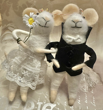 FELT WEDDING MICE MOUSE BRIDE GROOM CAKE TOPPER HANGING TREE GIFT NEEDLE FELTED