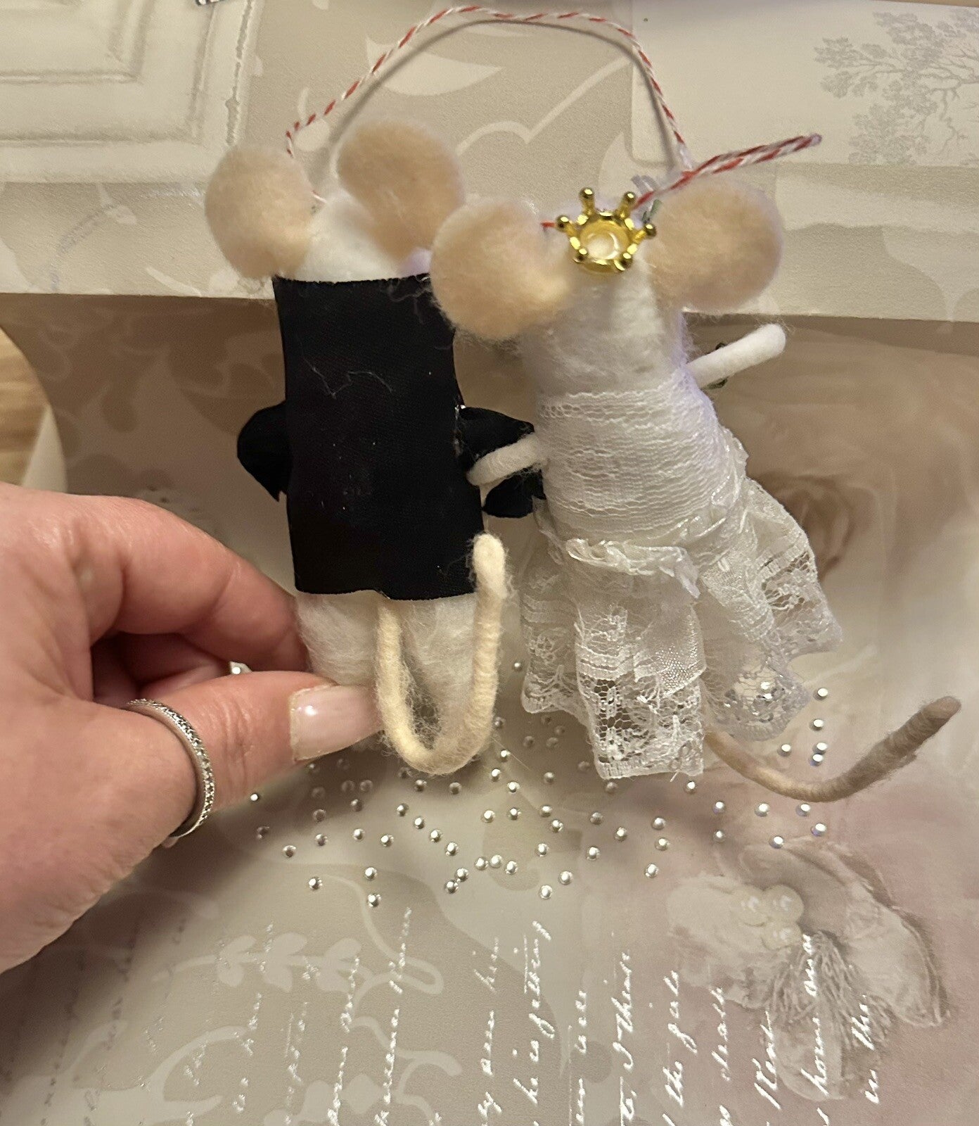 FELT WEDDING MICE MOUSE BRIDE GROOM CAKE TOPPER HANGING TREE GIFT NEEDLE FELTED