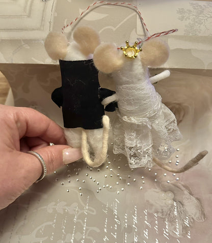 FELT WEDDING MICE MOUSE BRIDE GROOM CAKE TOPPER HANGING TREE GIFT NEEDLE FELTED
