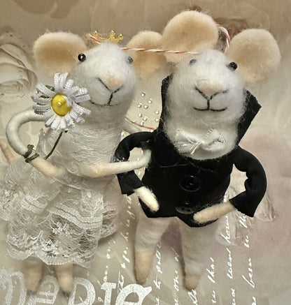 FELT WEDDING MICE MOUSE BRIDE GROOM CAKE TOPPER HANGING TREE GIFT NEEDLE FELTED
