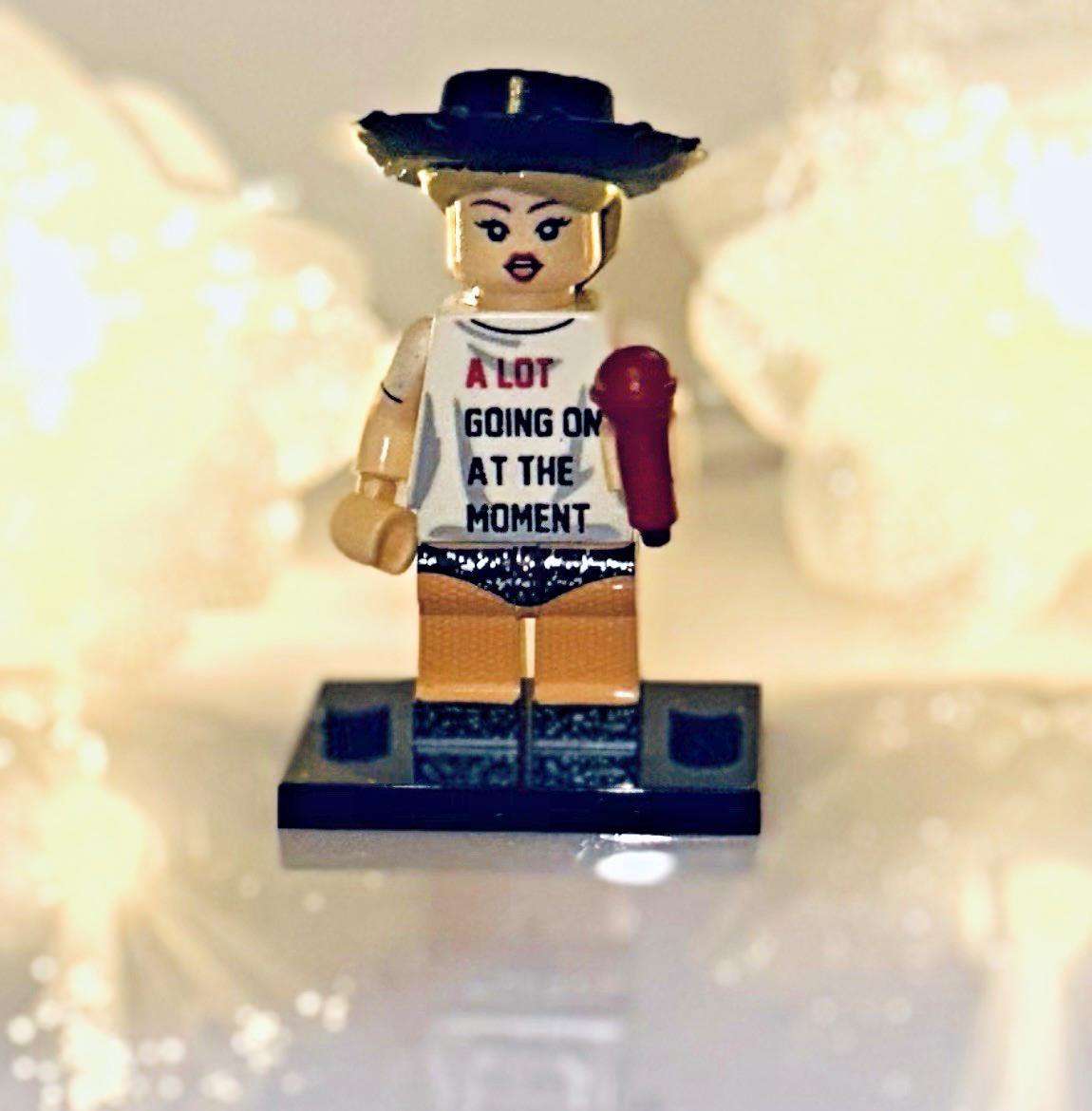 Cute Taylor Inspired 3D Mini Figure On Stand Eras Gift Cake Topper Brick
