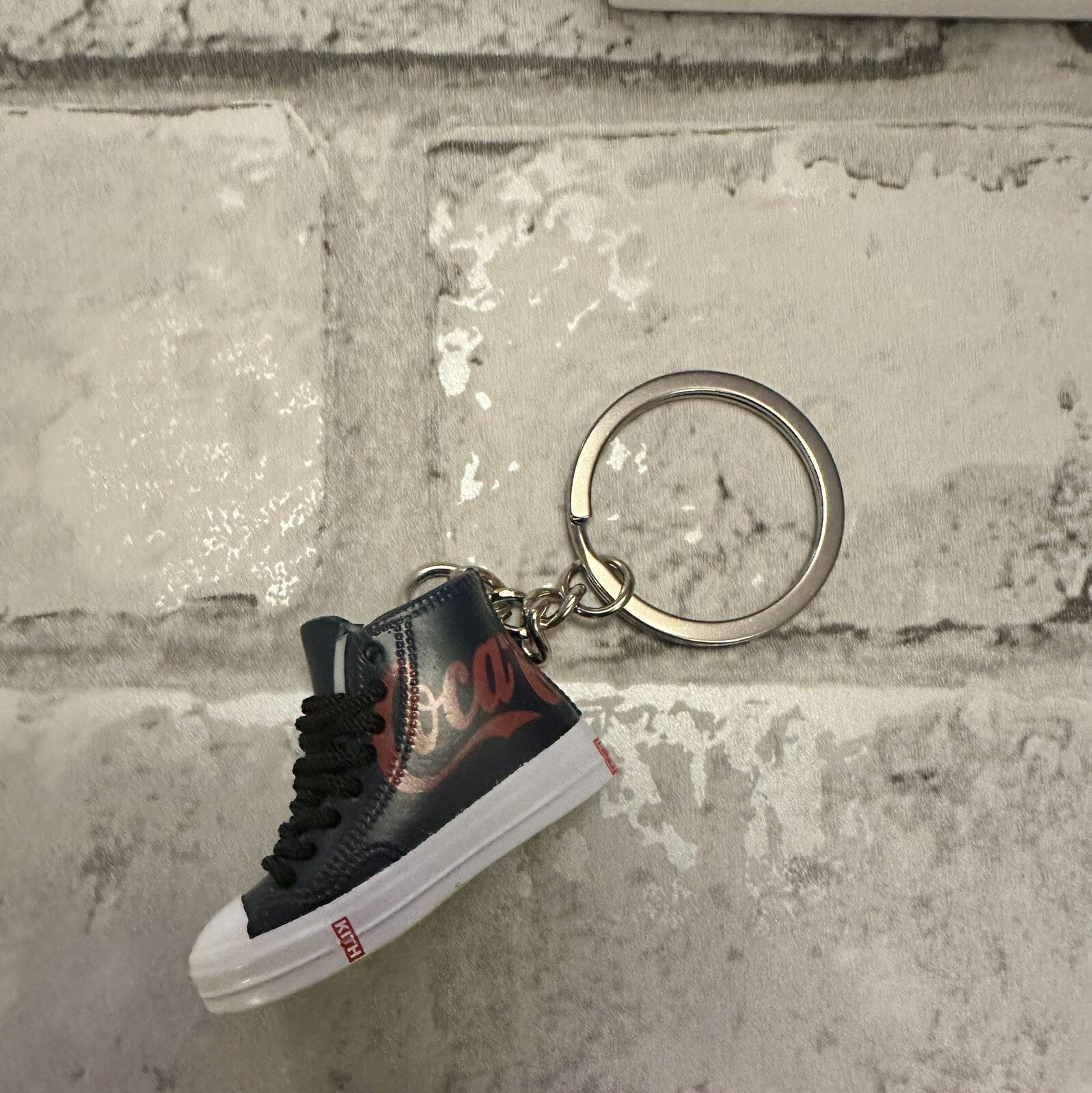 Black Converse Sneaker Keyring Coke Chuck Taylor AllStar Coca Cola High Gift Box