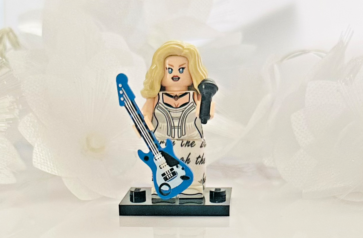 Cute Set 3 Taylor Inspired 3D Mini Figure On Stand Eras Gift Cake Topper Brick
