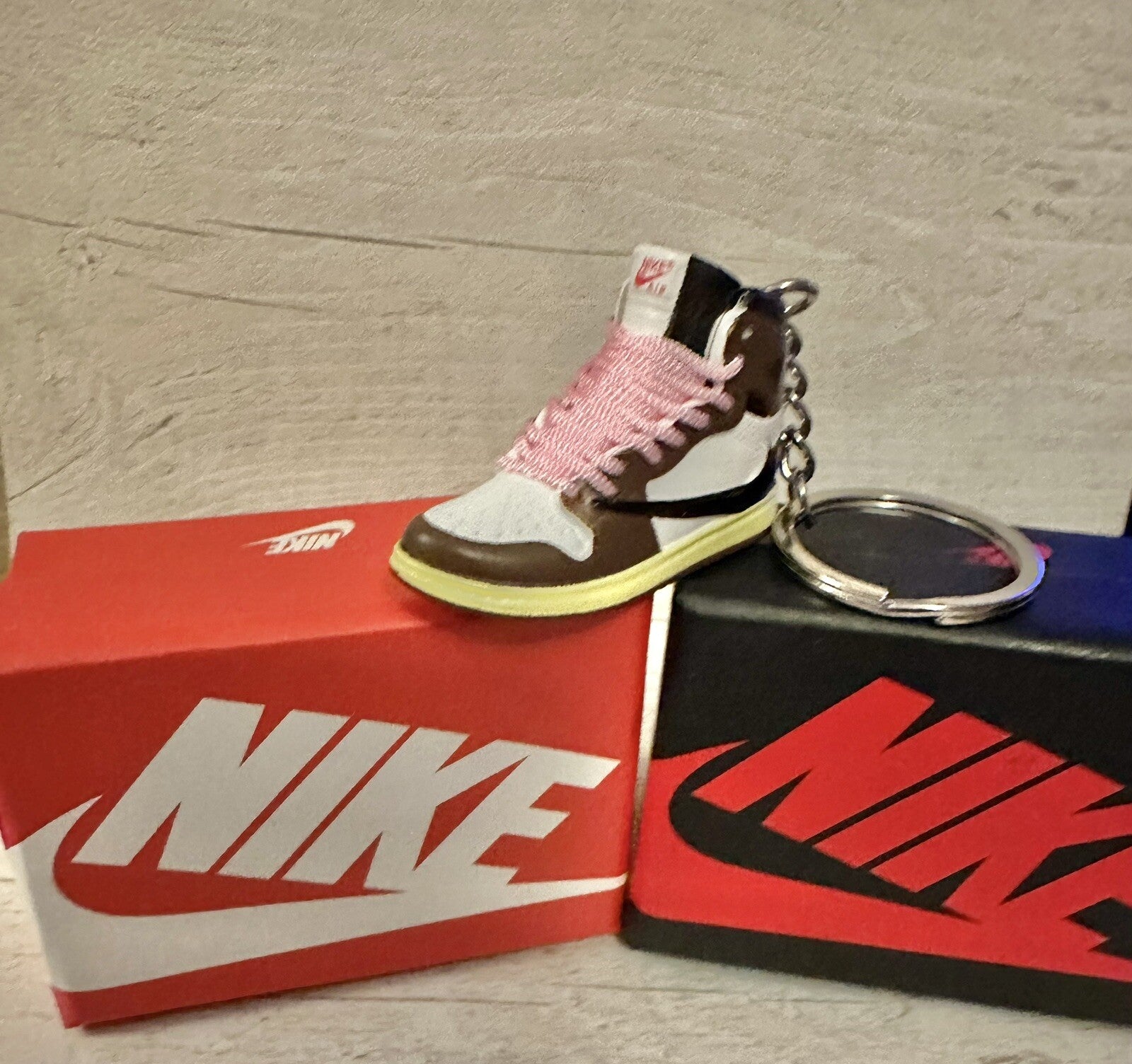 Nike Mini Jordan 3D Trainer sneaker Keyring Pink Brown shoe Gift Box