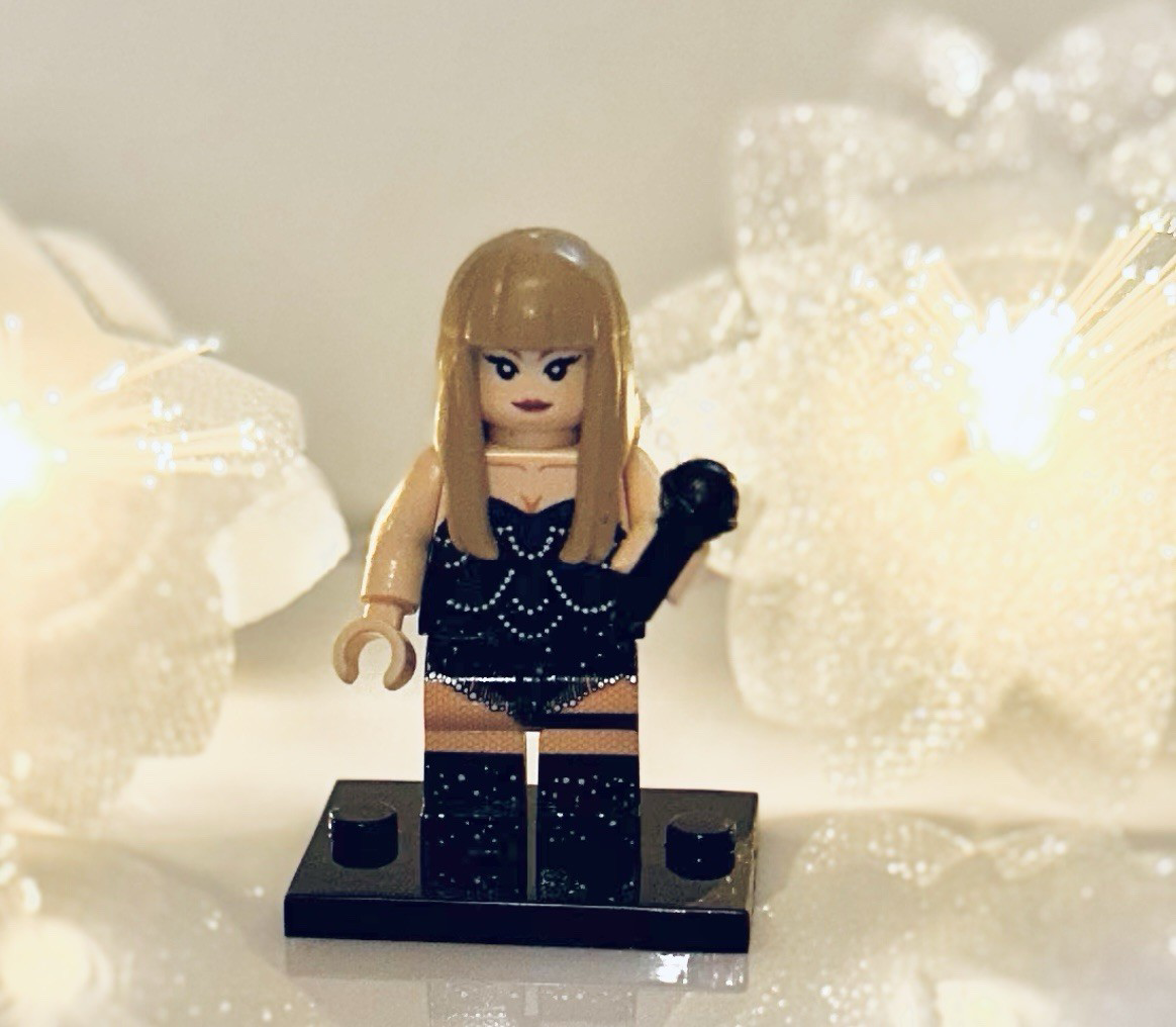 Cute Taylor Inspired 3D Mini Figure On Stand Eras Gift Cake Topper Brick