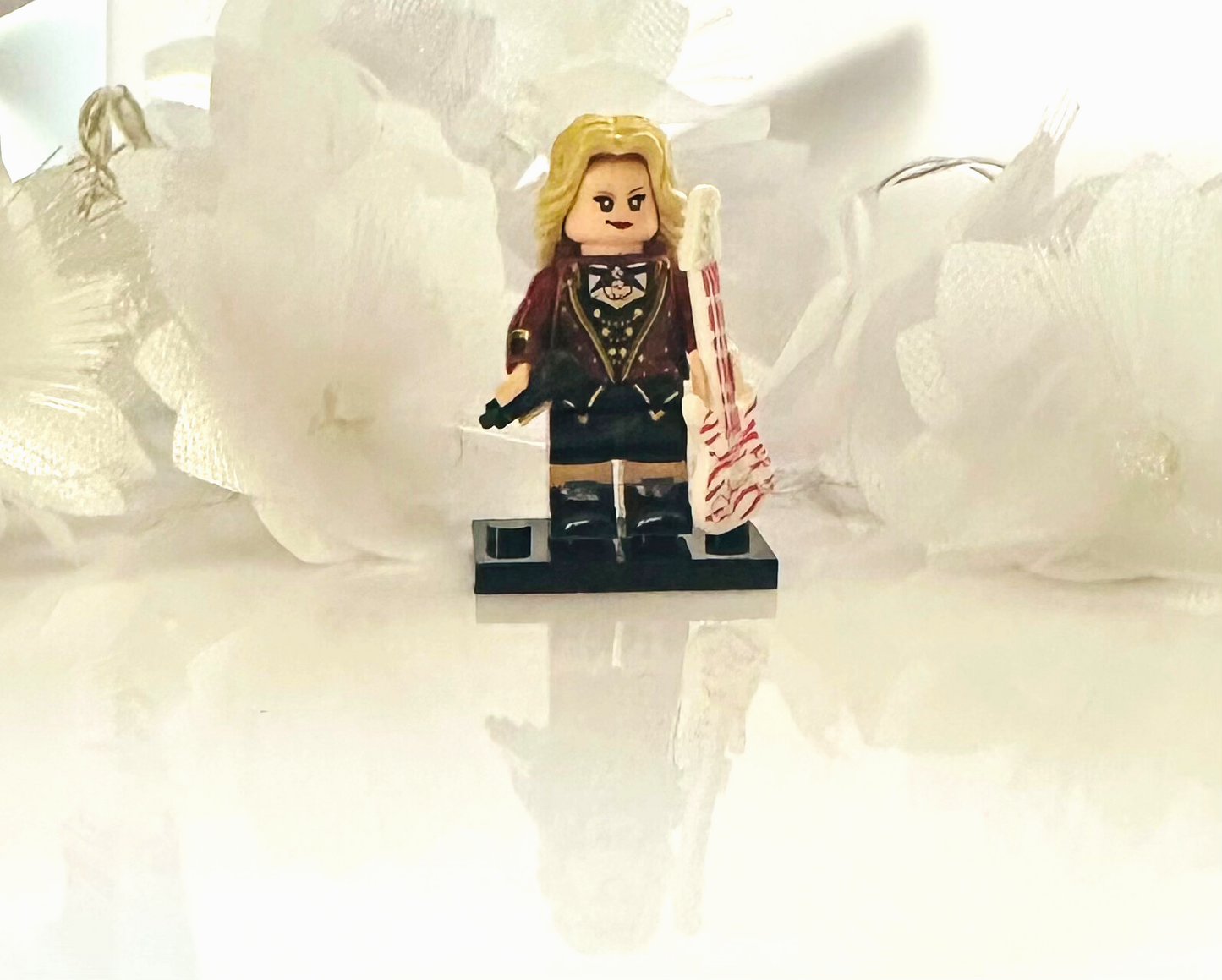 Cute Taylor Inspired 3D Mini Figure On Stand Eras Gift Cake Topper Brick