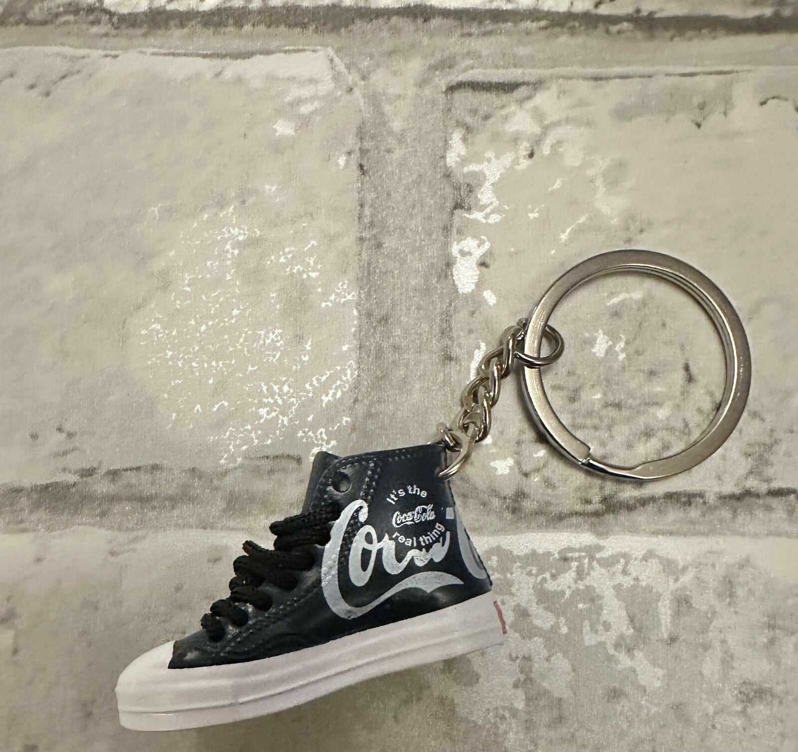 Black Converse Sneaker Keyring Coke Chuck Taylor AllStar Coca Cola High Gift Box