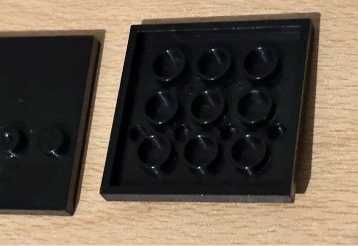 20 X Minifigure Mini Figure Display Base Plate 4 Stud Tile 2 Styles