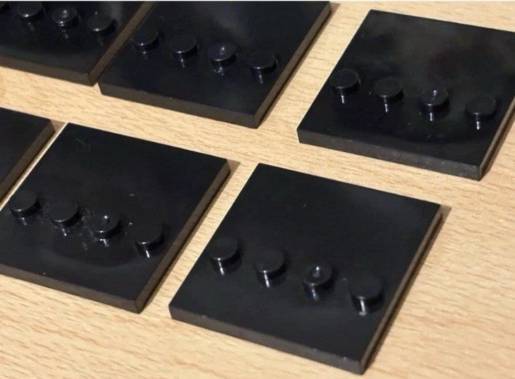 20 X Minifigure Mini Figure Display Base Plate 4 Stud Tile 2 Styles
